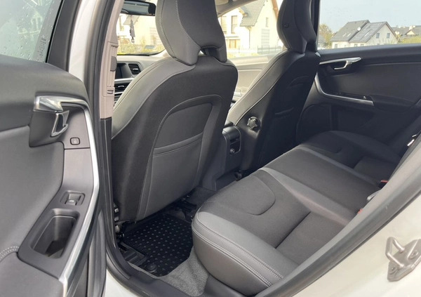 Volvo V60 cena 39900 przebieg: 235000, rok produkcji 2014 z Gdańsk małe 46